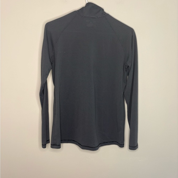 Under Armour Black Grey Women’s Small Long Sleeve Athletic Top - Picture 4 of 8